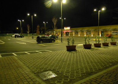 illuminazione parcheggio centro commerciale
