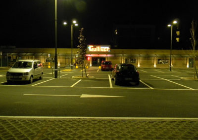 illuminazione parcheggio centro commerciale